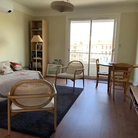 Superb View, Close To Center And Train Station شقة